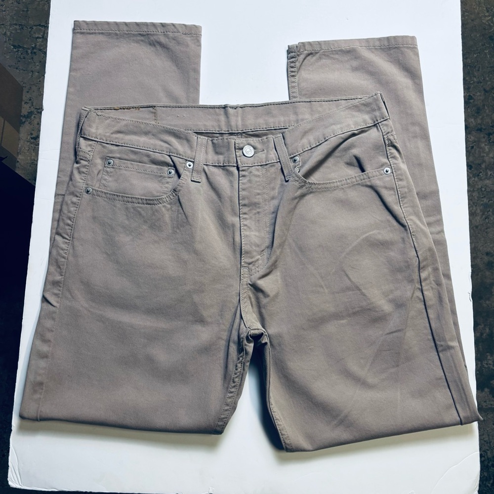 Levi's Men Jeans Slim Straight in Tan. Size 34 x 30.  Nice condition!
